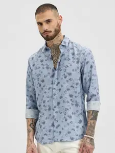 Snitch Men Smart Spread Collar Abstract Printed Casual Shirt
