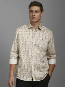 Louis Philippe Sport Men Floral Printed Opaque Cotton Casual Shirt