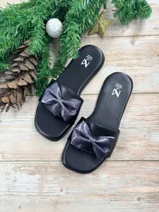 THE MADRAS TRUNK Women Open Toe Flats with Bows
