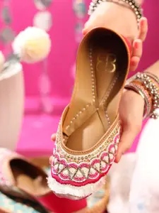 GLAM STORY Women Embellished Ethnic Mojaris Flats