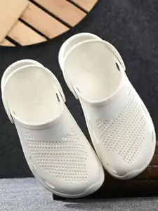 BERSACHE Men Self Design Clogs Flip Flops