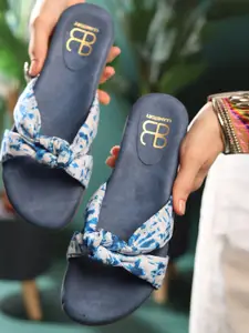 GLAM STORY Women Printed Open Toe Flats