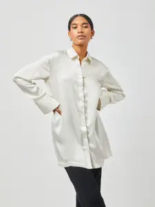 Contemponari Relaxed Spread Collar Casual Shirt