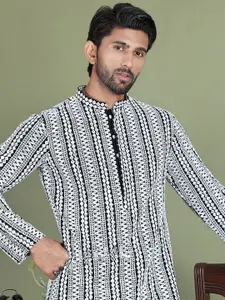 Jompers Ethnic Motifs Embroidered Mirror Work Mandarin Collar Straight Kurta
