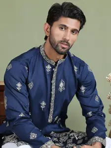 Jompers Ethnic Motifs Embroidered Chikankari Mandarin Collar Straight Kurta