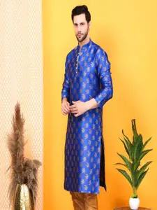 Larwa Jacquard Ethnic Motifs Woven Design Mandarin Collar Straight Kurta