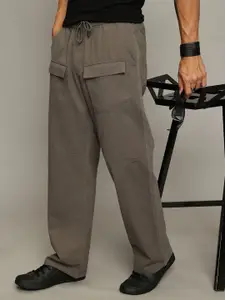 The Roadster Lifestyle Co Men Pure Cotton Relaxed Fit Cargo Trousers