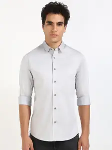 Calvin Klein Jeans Men Spread Collar Solid Cotton Slim Fit Casual Shirt