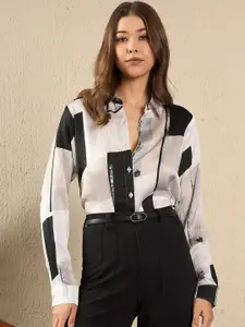 The Roadster Lifestyle Co. Women Spread Collar Abstract Printed Casual Shirt