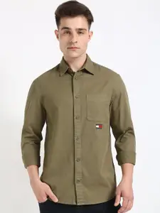 Tommy Hilfiger Men Spread Collar Solid Cotton Casual Shirt