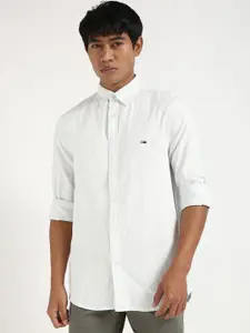 Tommy Hilfiger Men Slim Fit Opaque Striped Casual Shirt