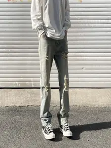 StyleCast Men Relaxed Fit Mid-Rise Slash Knee Light Fade Cotton Jeans