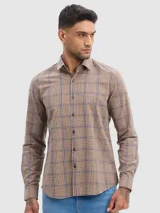 Snitch Men Smart Fit Spread Collar Micro Checked Cotton Casual Shirt