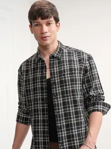 HIGHLANDER Men Spread Collar Tartan Checked Relaxed Fit Cotton Casual Shirt