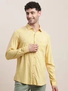 Turtle Men Relaxed Fit Spread Collar Geometric Printed Casual Shirt