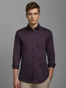Louis Philippe Sport Men Solid Spread Collar Cotton Casual Shirt
