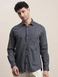 Turtle Men Standard Fit Spread Collar Micro Ditsy Printed Cotton Casual Shirt