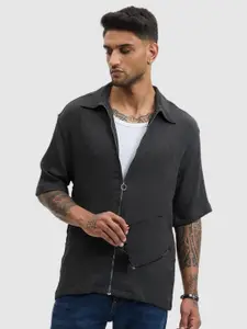 Snitch Men Solid Spread Collar Relaxed Oversized Fit Casual Shirt