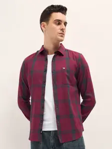 THE BEAR HOUSE Men Slim Fit Spread Collar Windowpane Checked Cotton Casual Shirt