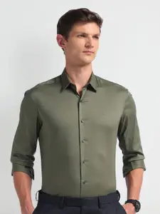 Arrow Men Solid Slim Fit Formal Shirt