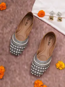 Retro Walk Women Mojaris Flats