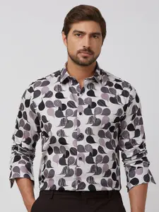 Mufti Men Spread Collar Abstract Printed Cotton Slim Fit Casual Shirt