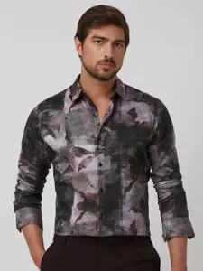 Mufti Men Spread Collar Abstract Printed Cotton Slim Fit Casual Shirt