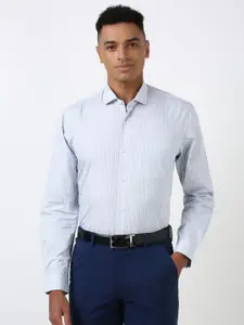 Peter EnglandMen Slim fit striped cotton formal shirt