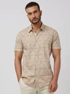 Mufti Men Spread Collar Abstract Printed Cotton Slim Fit Casual Shirt