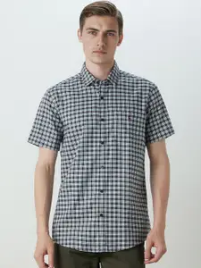 Louis Philippe Sport Men Spread Collar Tartan Checked Cotton Slim Fit Casual Shirt