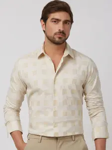 Mufti Men Spread Collar Checked Cotton Slim Fit Casual Shirt