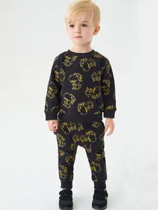 StyleCast Boys Printed Pure Cotton T-shirt With Joggers