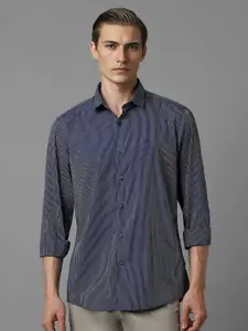 Louis Philippe Sport Men Spread Collar Pinstriped Cotton Slim Fit Casual Shirt