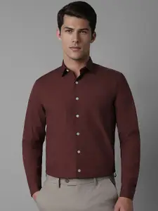 Louis Philippe Men Spread Collar Solid Cotton Slim Fit Formal Shirt