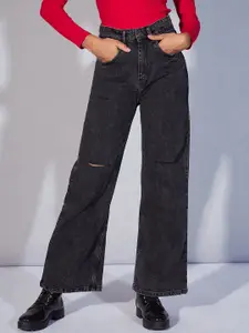 SASSAFRAS Women Straight Fit Slash Knee Light Fade Jeans