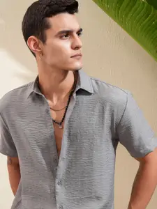 HIGHLANDER Men Solid Slim Fit Casual Shirt