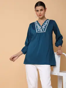 SHOWOFF Yoke Design V-Neck Thread Work Thread Work Pleated Kurti