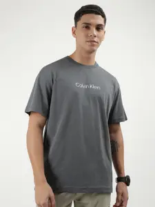 Calvin Klein Jeans Men V-Neck Extended Sleeves T-shirt
