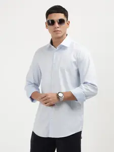 Calvin Klein Jeans Men Spread Collar Solid Cotton Slim Fit Casual Shirt