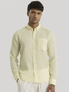 Snitch Men Smart Slim Fit Solid Button-Down Collar Casual Shirt