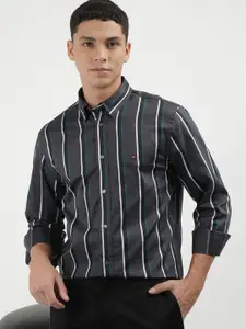 Tommy Hilfiger Men Vertical Striped Casual Shirt