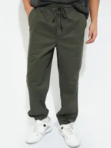 max URB_N Men Solid Jogger Trousers