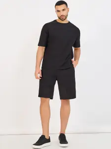 Styli Men Texture Knit Oversize Ringer T-Shirt With Shorts Co-Ord Set With Badge Detail