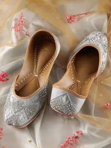 House of Pataudi Women Embellished Mojaris