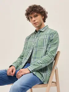 THE BEAR HOUSE Men Spread Collar Buffalo Checked Cotton Slim Fit Casual Shirt