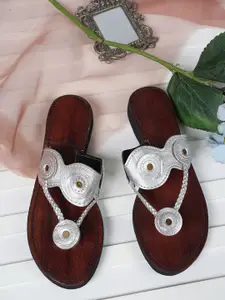 JUTTIESMAKER Women One Toe Flats with Laser Cuts