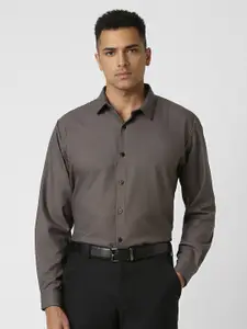 V Dot Men Spread Collar Solid Slim Fit Formal Shirt