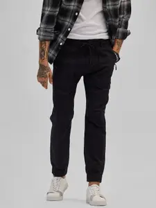 Snitch Men Slim Fit Mid-Rise Non Iron Jogger Trouser