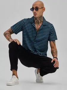 Snitch Men Smart Slim Fit Horizontal Striped Casual Shirt