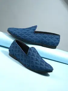 House of Pataudi Men Embroidered Lightweight Mojaris